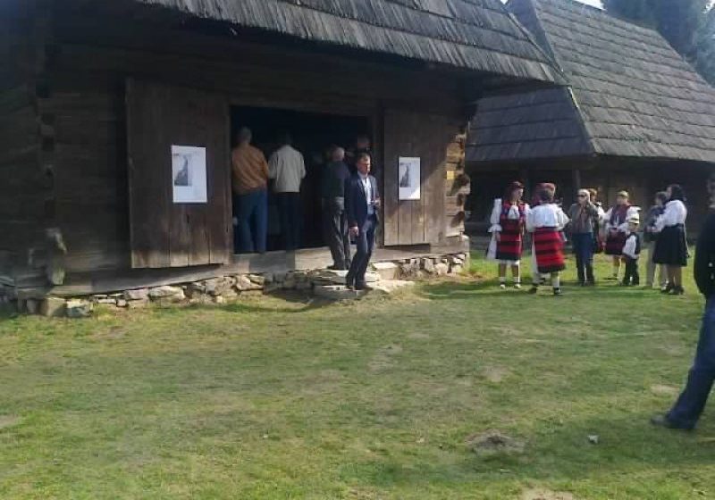 PAŞTI ÎN MARAMUREŞ: În urmă cu puţin timp a început slujba religioasă, cea care dă startul evenimentului "Paşti în maramureş"