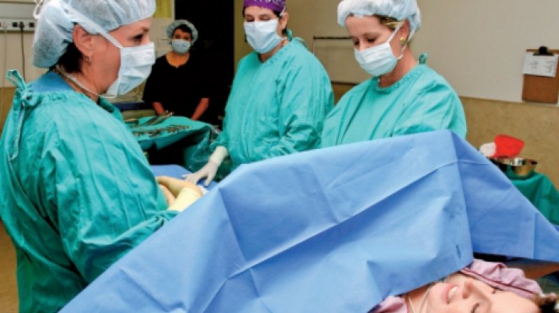 ACUZAŢII DE MALPRAXIS LA RÂMNICU SĂRAT: O femeie a murit dând naştere celui de-al 12-lea copil al său ACUZAŢII DE MALPRAXIS LA RÂMNICU SĂRAT: O femeie a murit dând naştere celui de-al 12-lea copil al său