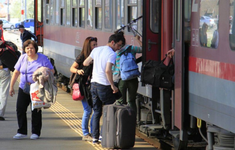 CURSE ÎN PLUS: 16 trenuri suplimentare vor circula în mini-vacanța de 1 mai. Vezi care sunt acestea CURSE ÎN PLUS: 16 trenuri suplimentare vor circula în mini-vacanța de 1 mai. Vezi care sunt acestea
