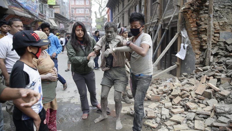 DE NECREZUT: Salvări miraculoase după cutremurul din Nepal: Un bărbat în vârstă de peste 100 de ani, între cele patru persoane salvate la opt zile după seism DE NECREZUT: Salvări miraculoase după cutremurul din Nepal: Un bărbat în vârstă de peste 100 de ani, între cele patru persoane salvate la opt zile după seism