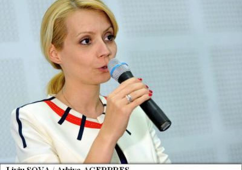 DACIANA SÂRBU: Programul "Fructe și lapte în școli" trebuie să distribuie produse cât mai naturale, de la producători locali DACIANA SÂRBU: Programul "Fructe și lapte în școli" trebuie să distribuie produse cât mai naturale, de la producători locali