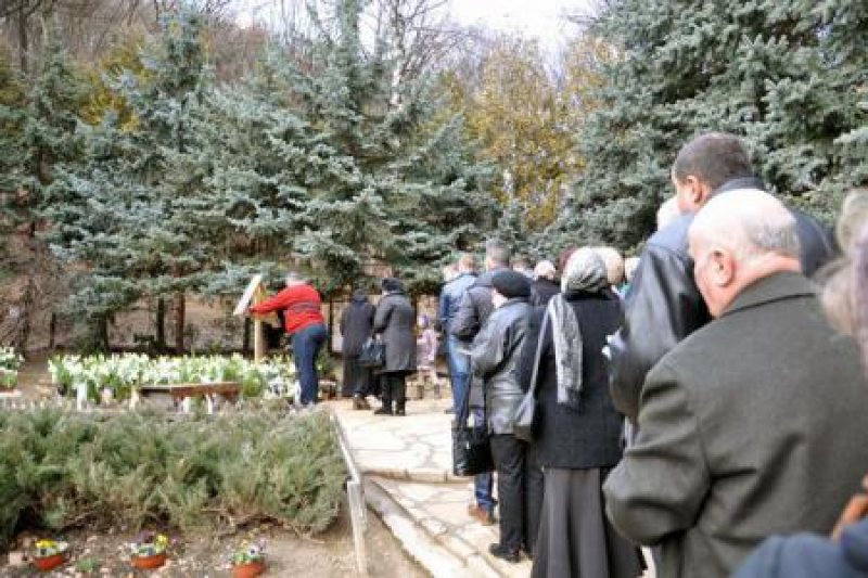 STATISTICĂ: Aproximativ 95.000 de oameni au fost în pelerinaj la mormântul părintelui Arsenie Boca STATISTICĂ: Aproximativ 95.000 de oameni au fost în pelerinaj la mormântul părintelui Arsenie Boca