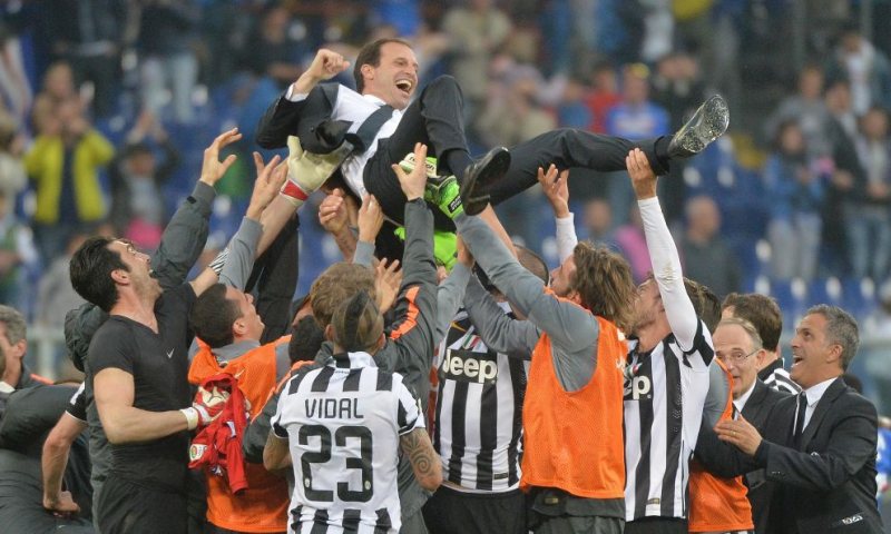 FOTBAL: Juventus a devenit campioana Italiei, pentru a 31-a oară în istorie și a patra oară consecutiv FOTBAL: Juventus a devenit campioana Italiei, pentru a 31-a oară în istorie și a patra oară consecutiv