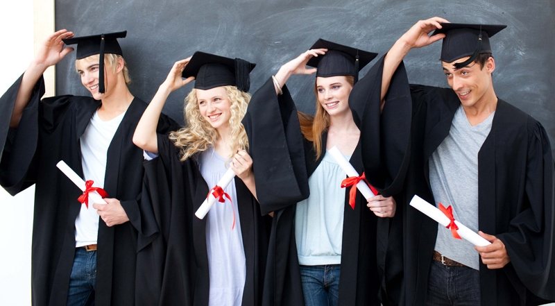 BAIA MARE: Studenții Facultății de Litere au avut astăzi cursul festiv BAIA MARE: Studenții Facultății de Litere au avut astăzi cursul festiv