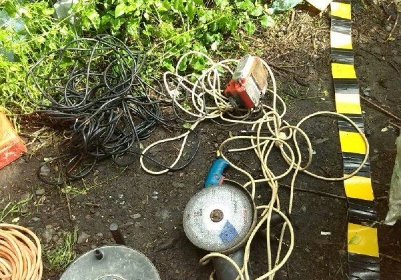 LA FURAT: Şase tineri sunt bănuiţi că au comis 13 furturi de unelte din anexe gospodăreşti