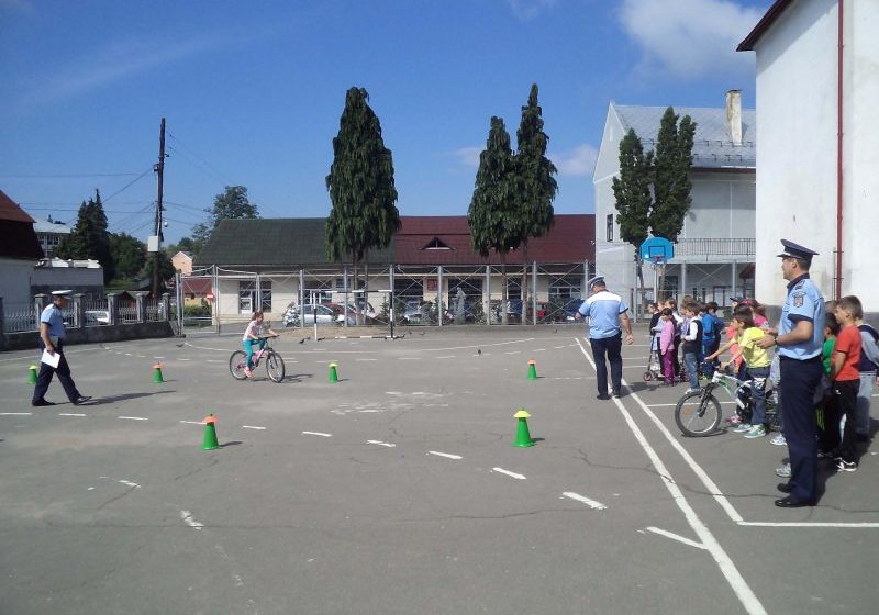 BAIA MARE: Activităţi educative ale poliţiştilor rutieri pentru copii cu ocazia Zilei Internaţionale a Copiilor BAIA MARE: Activităţi educative ale poliţiştilor rutieri pentru copii cu ocazia Zilei Internaţionale a Copiilor