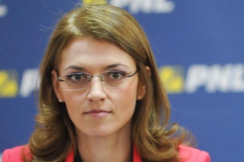 GORGHIU: PSD dorește să bage pumnul în gură Opoziției GORGHIU: PSD dorește să bage pumnul în gură Opoziției