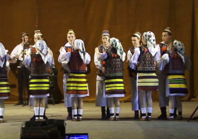 SIGHET: Ansamblul „Flori de Maramureş”, alături de elevii Şcolii Gimnaziale Speciale, din nou pe podium