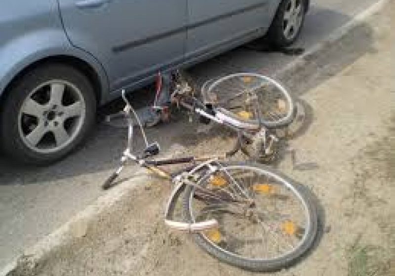 SIGHET: Nu s-a asigurat la un viraj şi a acroşat un biciclist SIGHET: Nu s-a asigurat la un viraj şi a acroşat un biciclist