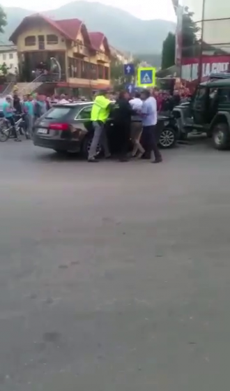 BORŞA: Un bolid a intrat în plin într-o autospecială a Poliţiei de Frontieră BORŞA: Un bolid a intrat în plin într-o autospecială a Poliţiei de Frontieră