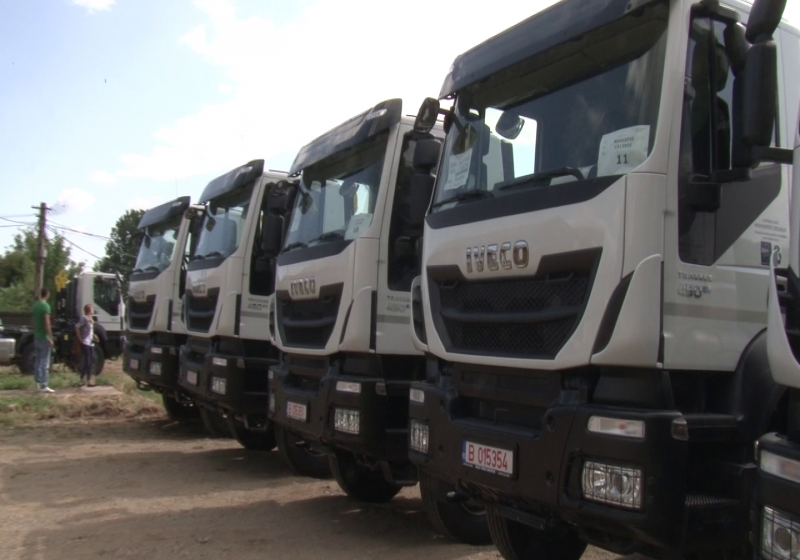 MARAMUREȘ: Nouă camioane pentru transferul deșeurilor au ajuns în județ