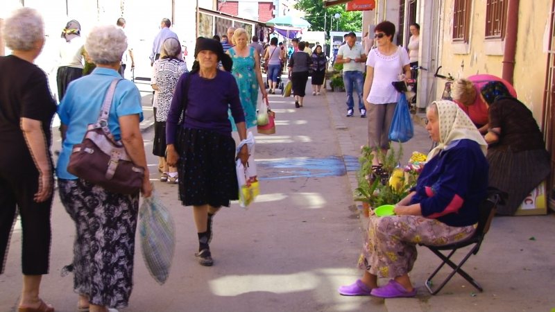 ALO, POLIȚIA LOCALĂ? Oamenii legii sunt foarte delicați cu cerșetorii din Sighet, nu le zic nici ”du-te mai încolo!” ALO, POLIȚIA LOCALĂ? Oamenii legii sunt foarte delicați cu cerșetorii din Sighet, nu le zic nici ”du-te mai încolo!”