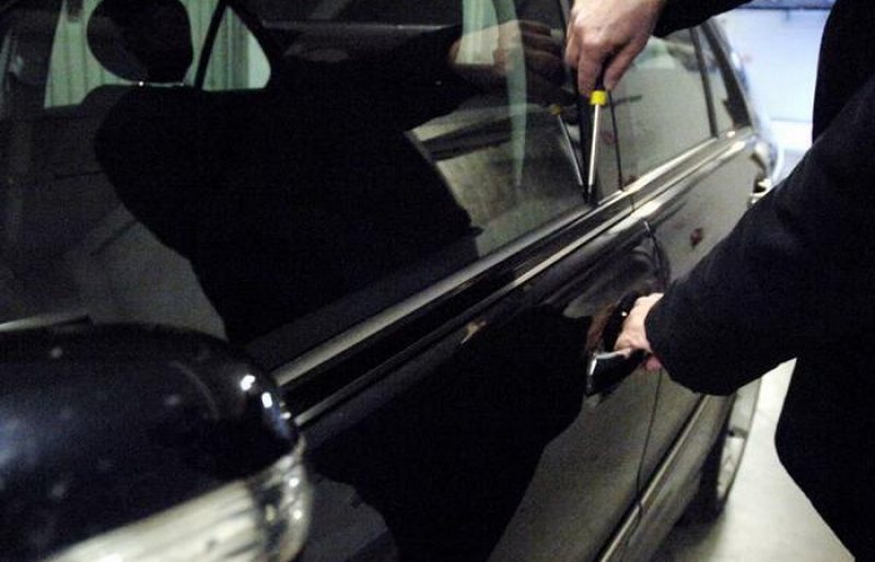 OCNA ŞUGATAG: Un tânăr de 24 de ani prins de poliţişti după ce a furat un autoturism OCNA ŞUGATAG: Un tânăr de 24 de ani prins de poliţişti după ce a furat un autoturism