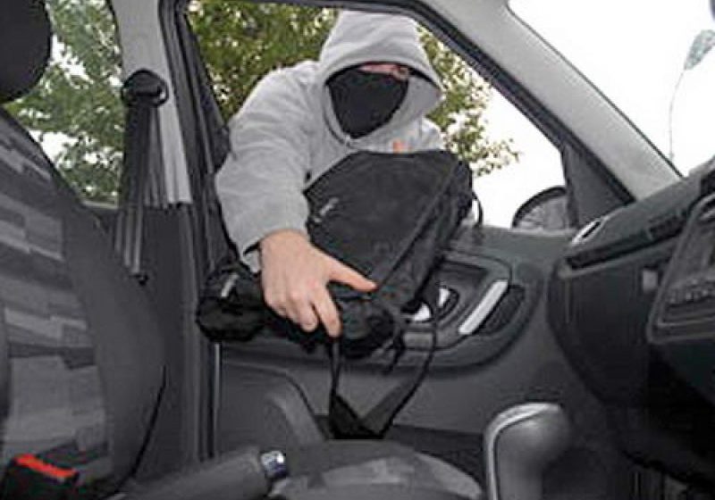 BAIA MARE: Doi tineri în vârstă de 22, respectiv 25 de ani sunt cercetaţi în stare de arest preventiv pentru comiterea mai multor furturi din garaje şi din autoturisme