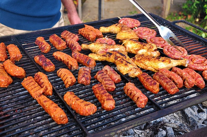 PICNIC: Zece sfaturi ale nutriționiștilor pentru a mânca un grătar sănătos PICNIC: Zece sfaturi ale nutriționiștilor pentru a mânca un grătar sănătos