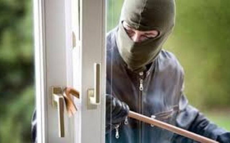 BAIA MARE: Au vrut să fure dintr-o societate comercială, dar au fost surprinşi de poliţişti BAIA MARE: Au vrut să fure dintr-o societate comercială, dar au fost surprinşi de poliţişti