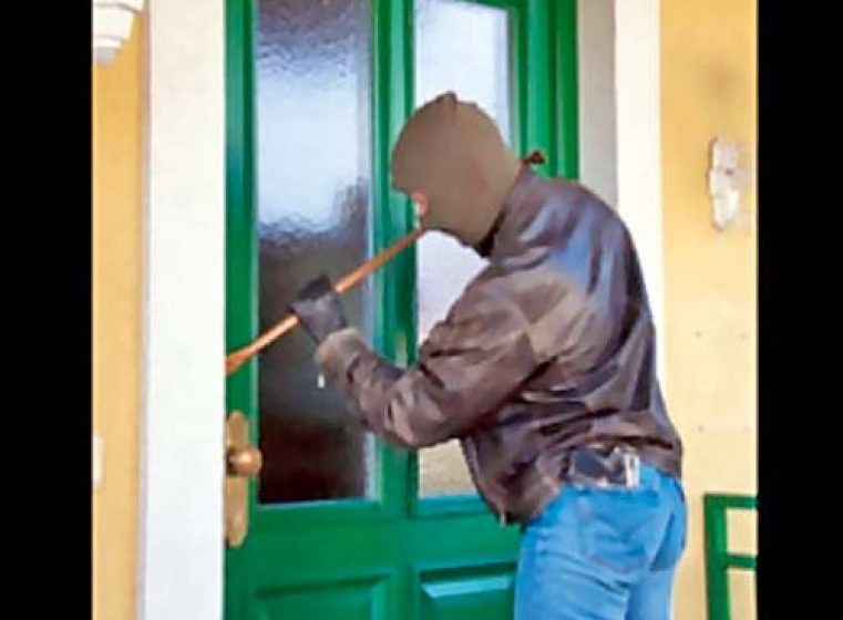 BAIA MARE: Două persoane care au comis două furturi, au fost identificate de poliţişti