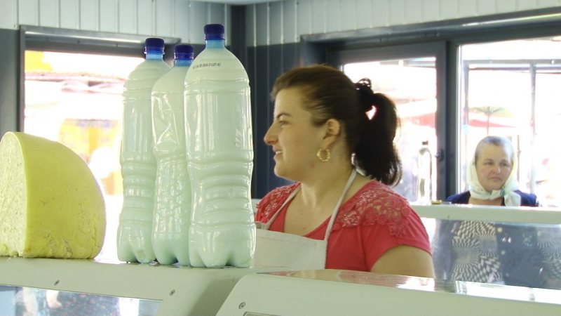 MARAMUREȘ: Fermierii sunt din ce în ce mai dezamăgiți de eliminarea cotei de lapte. Vezi care sunt motivele MARAMUREȘ: Fermierii sunt din ce în ce mai dezamăgiți de eliminarea cotei de lapte. Vezi care sunt motivele