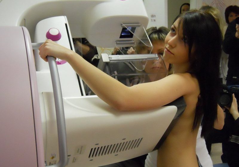 STUDIU: Mamografiile periodice reduc cu 40% mortalitatea de cancer de sân în rândul femeilor între 50 și 69 de ani STUDIU: Mamografiile periodice reduc cu 40% mortalitatea de cancer de sân în rândul femeilor între 50 și 69 de ani