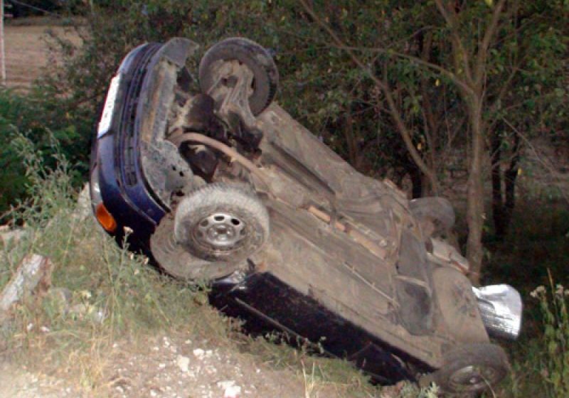 BORȘA: Două persoane au murit după ce o mașină s-a răsturnat pe un teren viran BORȘA: Două persoane au murit după ce o mașină s-a răsturnat pe un teren viran