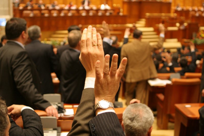 PARLAMENT: Ședința în care se dezbate moțiunea de cenzură a început PARLAMENT: Ședința în care se dezbate moțiunea de cenzură a început