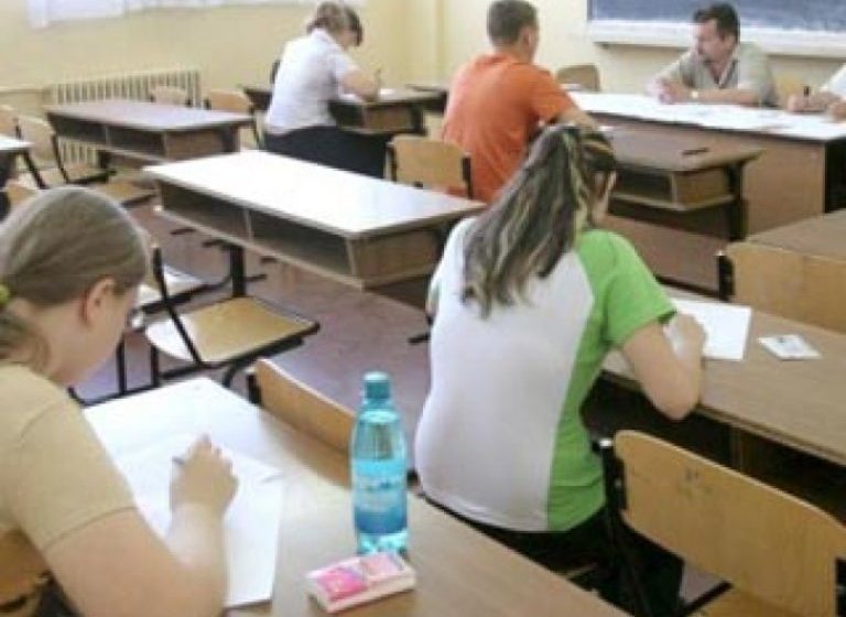 MARAMUREȘ: Azi au început emoțiile pentru elevii de clasa a XII-a, cu prima probă a examenului de bacalaureat MARAMUREȘ: Azi au început emoțiile pentru elevii de clasa a XII-a, cu prima probă a examenului de bacalaureat