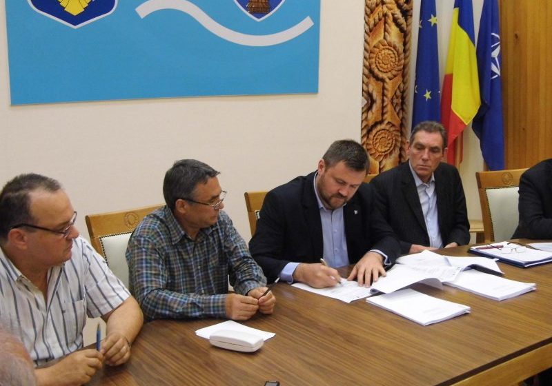 MARAMUREȘ: S-a semnat contractul pentru construcţia depozitului ecologic din cadrul Centrului de management integrat al deşeurilor MARAMUREȘ: S-a semnat contractul pentru construcţia depozitului ecologic din cadrul Centrului de management integrat al deşeurilor
