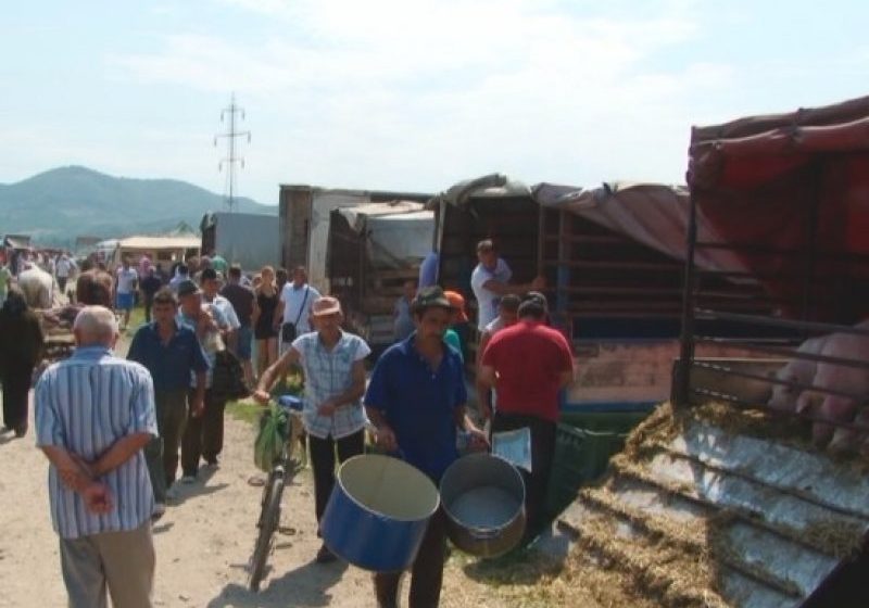 SIGHET: Produsele necesare gospodăriei se vând destul de slab în târgul de animale SIGHET: Produsele necesare gospodăriei se vând destul de slab în târgul de animale