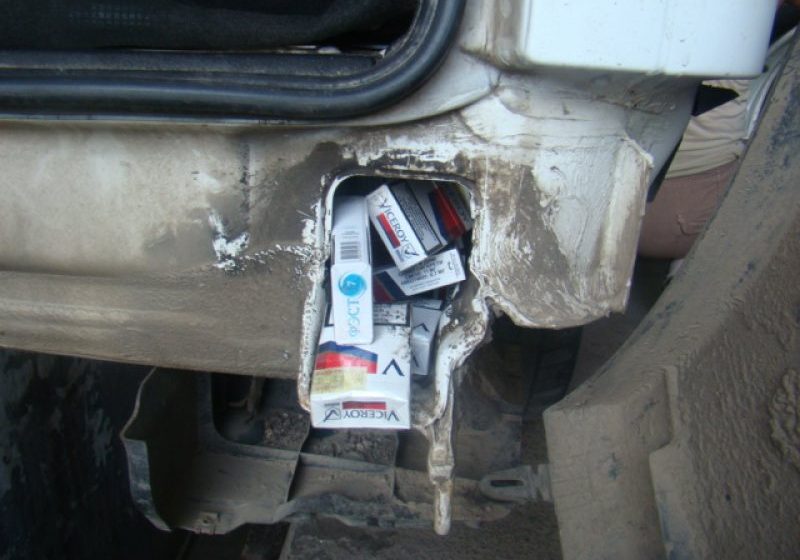SIRET: Trei autoturisme cu ţigări, depistate în PTF Siret
