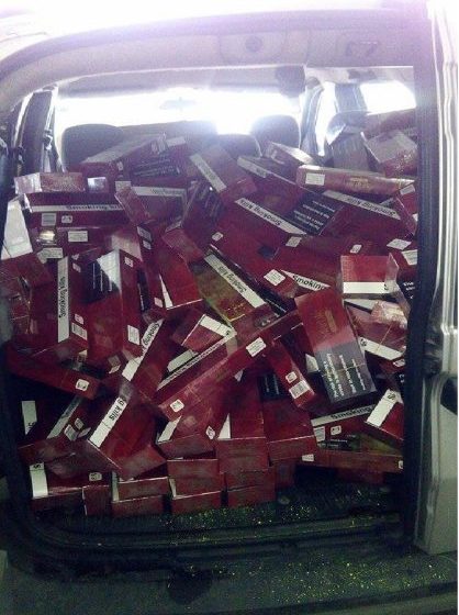 BAIA MARE: Aproximativ 5 000 de pachete cu ţigări de contrabandă confiscate de poliţiştii maramureşeni