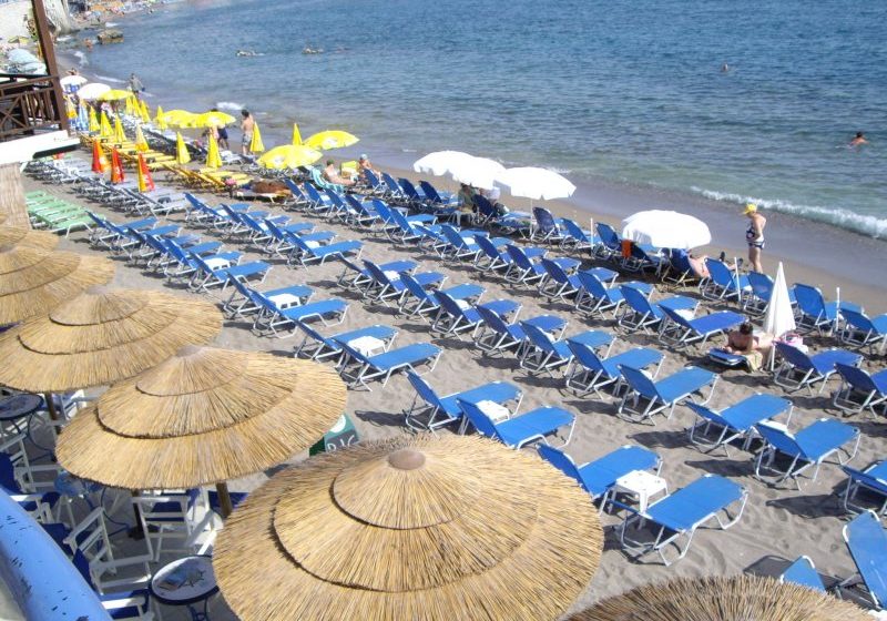 STUDIU: Numărul persoanelor care nu pleacă în vacanță s-a redus la jumătate, în ultimii 10 ani