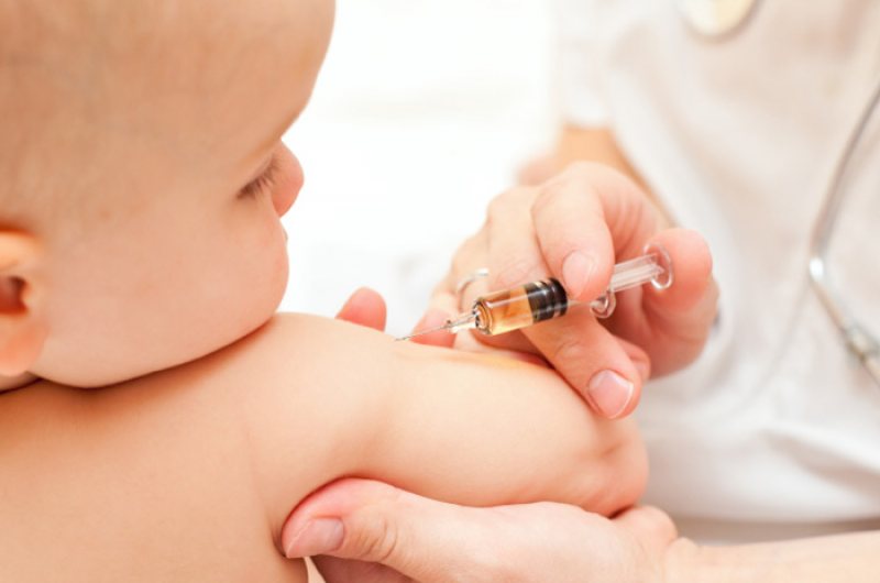 MEDICI: Părinții care nu își vaccinează copiii ar trebui să plătească tratamentul în cazul îmbolnăvirii MEDICI: Părinții care nu își vaccinează copiii ar trebui să plătească tratamentul în cazul îmbolnăvirii