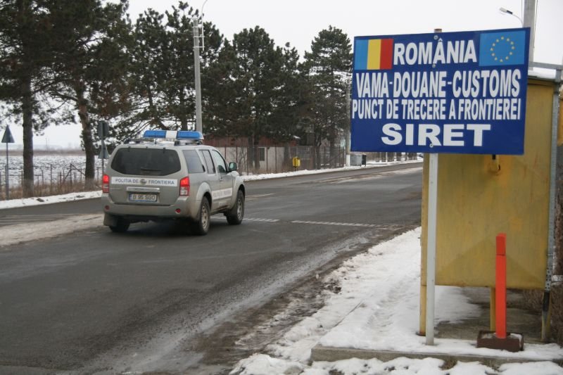 SIRET: Poliţiştii de frontieră din cadrul ITPF Sighetu Marmaţiei au indisponibilizat două autoturisme, unul care figura ca fiind furat, iar un altul descoperit cu ţigări de contrabandă SIRET: Poliţiştii de frontieră din cadrul ITPF Sighetu Marmaţiei au indisponibilizat două autoturisme, unul care figura ca fiind furat, iar un altul descoperit cu ţigări de contrabandă