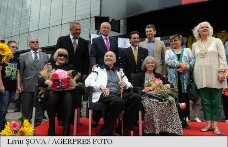 OMAGIAŢI: Actorii Valeria Seciu, Rodica Mandache și Ion Besoiu au primit stele pe Aleea Celebrităților OMAGIAŢI: Actorii Valeria Seciu, Rodica Mandache și Ion Besoiu au primit stele pe Aleea Celebrităților