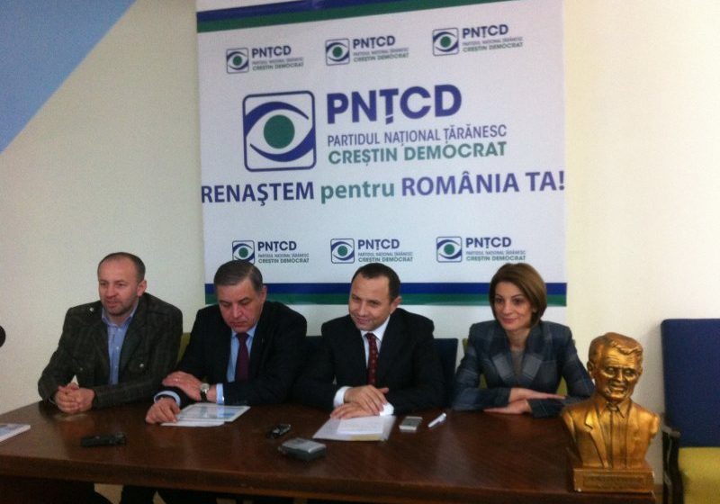 CONGRES PNŢCD: Ţărăniştii vor alianţă cu un partid de dreapta şi sunt pentru demisia lui Ponta