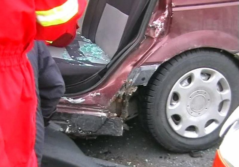 MARAMUREŞ: Două persoane rănite în urma unui eveniment rutier