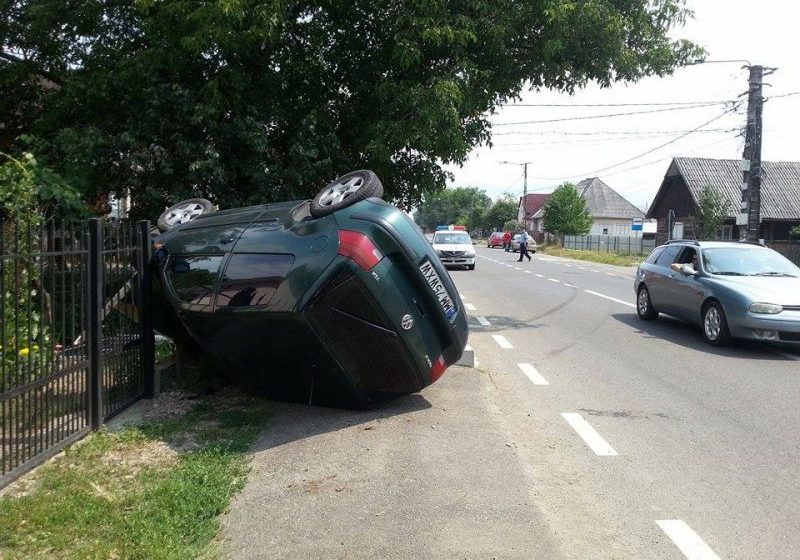 ACCIDENT: Două persoane au scăpat ca prin minune în urma unui eveniment rutier petrecut la Crăciunești
