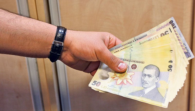 SIGHET: Cei care primesc amendă pentru parcare deoarece nu deţin tichet sau abonament, preferă plata, nu transformarea sancţiunii în abonament de parcare SIGHET: Cei care primesc amendă pentru parcare deoarece nu deţin tichet sau abonament, preferă plata, nu transformarea sancţiunii în abonament de parcare