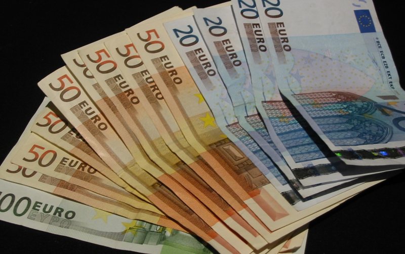 EFE: Averea celor mai bogate 10 persoane din Franța depășește PIB-ul Greciei EFE: Averea celor mai bogate 10 persoane din Franța depășește PIB-ul Greciei