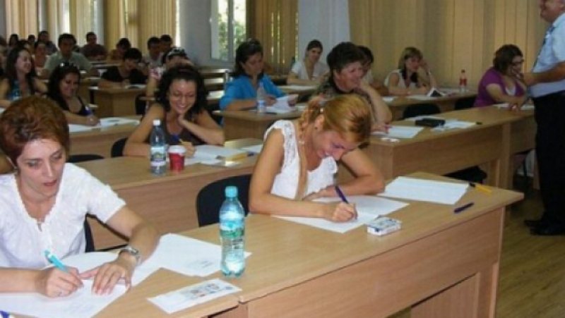 MARAMUREŞ: 2 dascăli au fost eliminaţi din examenul de titularizare după ce ar fi încercat să copieze MARAMUREŞ: 2 dascăli au fost eliminaţi din examenul de titularizare după ce ar fi încercat să copieze
