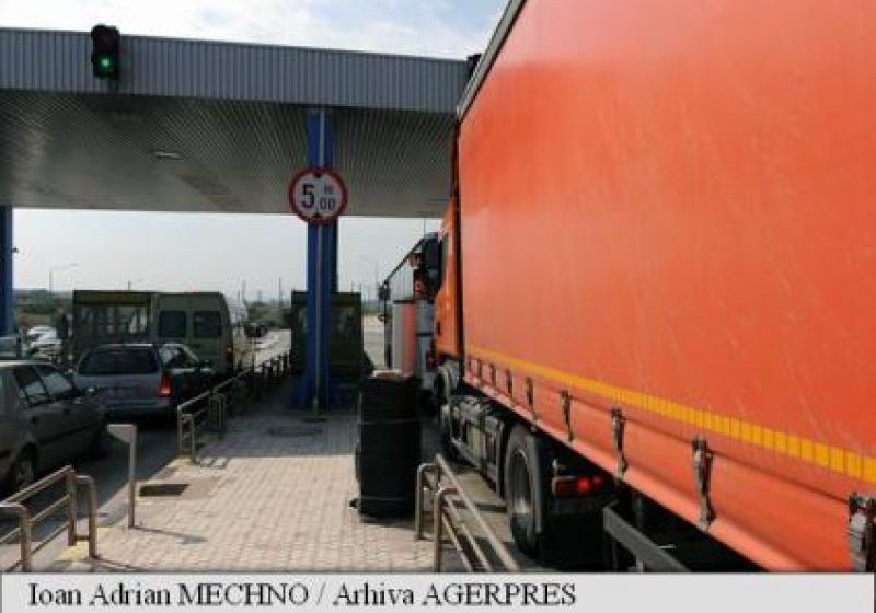 CNADNR: La podul de la Fetești încă se formează cozi la ghișee