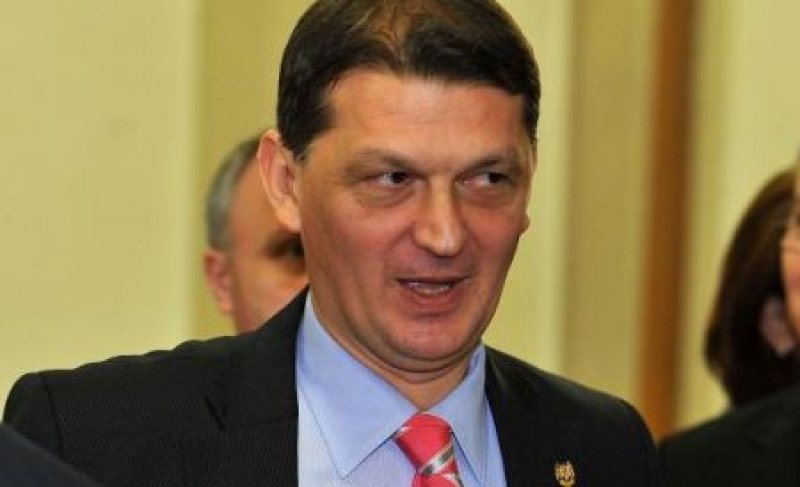 DNA: Gabriel Berca, reținut pentru trafic de influență; va fi propus vineri instanței pentru arestare preventivă DNA: Gabriel Berca, reținut pentru trafic de influență; va fi propus vineri instanței pentru arestare preventivă