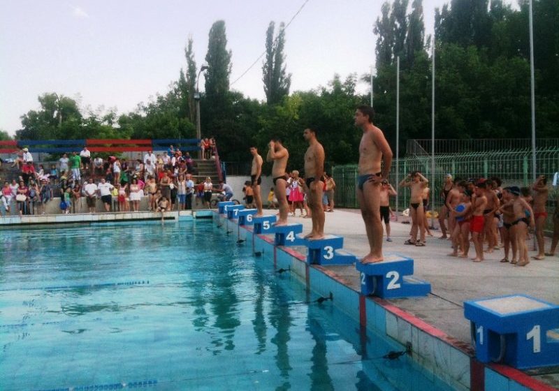 MARAMUREŞ: Cinci poliţişti maramureşeni participă la Campionatul de Înot organizat de Ministerul Afacerilor Interne