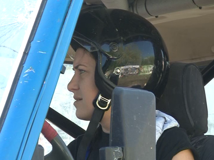 CONCURS DE OFF ROAD: "Orice femeie, căreia îi place aventura, poate să vină alături de noi"