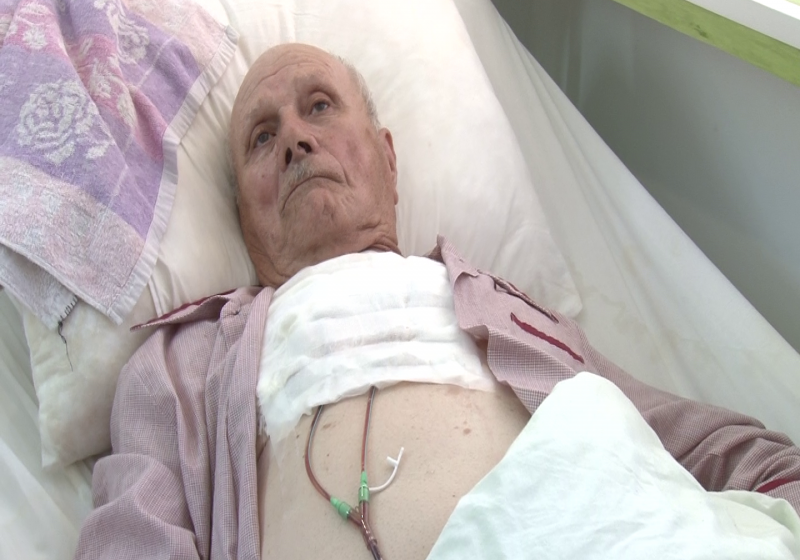 BAIA MARE: Premieră la Spitalul județean – medicii i-au extirpat unui bătrân o tumoare de 6 kilograme