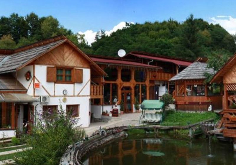 MARAMUREŞ: Oferta a rămas la fel dar numărul turiştilor a scăzut. Vezi ce spun administratorii de pensiuni