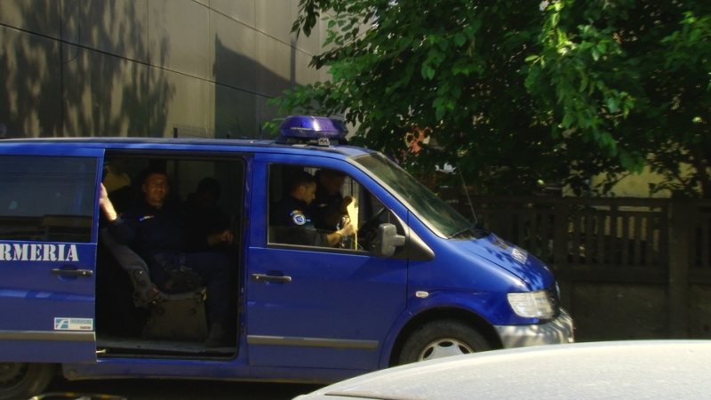 SIGHET: Monitorizările locuinţelor percheziţionate continuă şi la această oră SIGHET: Monitorizările locuinţelor percheziţionate continuă şi la această oră