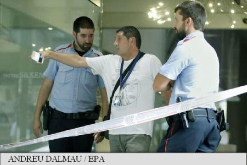 SPANIA: Atac armat în fața unui hotel din centrul Barcelonei; cel puțin doi răniți SPANIA: Atac armat în fața unui hotel din centrul Barcelonei; cel puțin doi răniți
