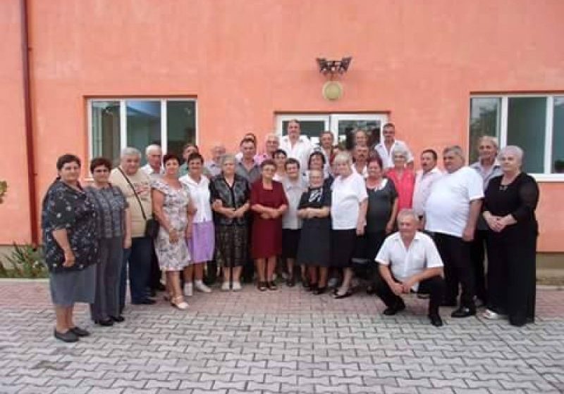 REPORTAJUL ZILEI: Peste 50 de persoane s-au reîntâlnit după mai bine de 40 de ani, la Câmpulung la Tisa