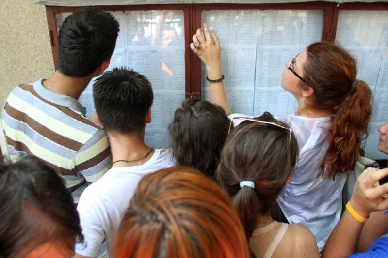 SIGHET: După soluţionarea contestaţiilor, procentul de promovabilitate la examenul de bacalaureat din judeţul Maramureş a crescut cu 2,32% SIGHET: După soluţionarea contestaţiilor, procentul de promovabilitate la examenul de bacalaureat din judeţul Maramureş a crescut cu 2,32%